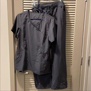 Size Large Cherokee Infinity Scrub Set Bundle